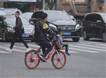 共享单车车筐载人会影响骑行吗？