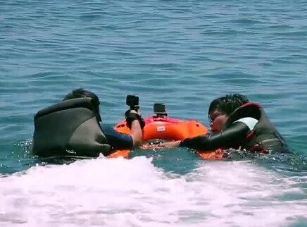 如何进行水上救援？